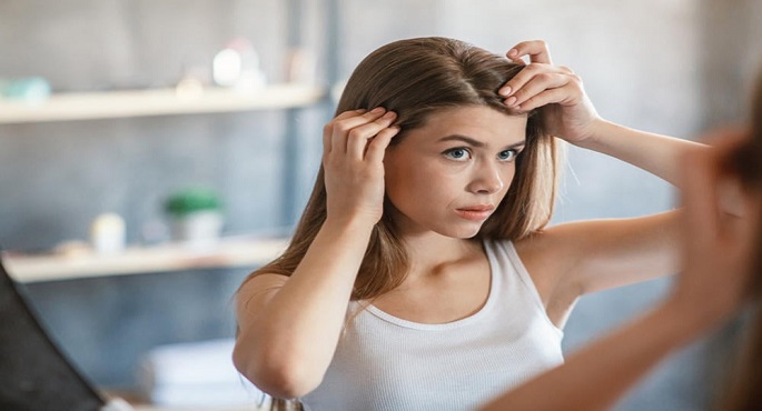 خلطات طبيعية لشعر صحي من دون خصلات بيضاء
