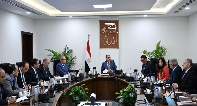 رئيس الوزراء يتابع الجهود الخاصة بتطهير مصرف “المحيط” بالمنيا