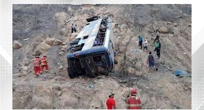 مصرع 18 شخصا على الأقل فى حادث حافلة بجبال الأنديز فى بيرو