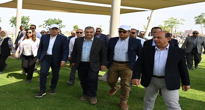 بالصور ..مدبولى: الحكومة تضع على أجندة اهتماماتها الإسراع فى تنفيذ المبادرة الرئاسية “100 مليون شجرة”