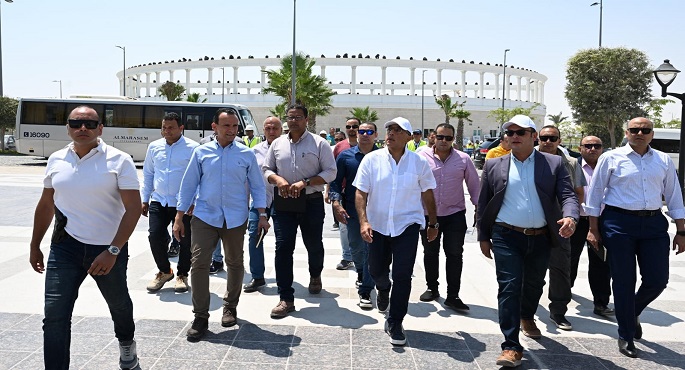 بالصور .. رئيس الوزراء يبدأ جولة تفقدية بعدد من المشروعات بمدينة العلمين الجديدة