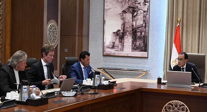 رئيس الوزراء يلتقي الرئيس التنفيذي لشركة “بوما” العالمية لبحث فرص تصنيع منتجاتها في مصر