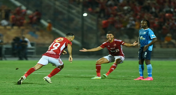 الأهلى يحقق انتصاره الـ 13 تواليًا على حساب بيراميدز ويقترب من صدارة الدوري