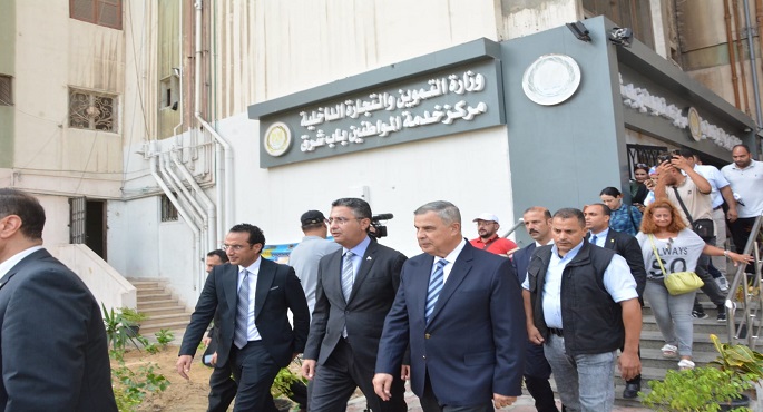 بالصور..وزير التموين يتفقد مطاحن ومخابز في الإسكندرية