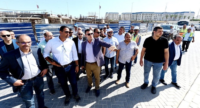 بالصور.. وزير الإسكان يتفقد الموقف التنفيذي لمنشآت “المدينة التراثية” بمدينة العلمين الجديدة