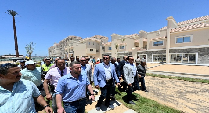 وزير الإسكان يتفقد موقف تنفيذ 3068 وحدة.. و310 فيلات بالتجمع العمراني “صوارى” بالإسكندرية
