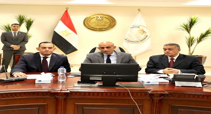 بالصور ..وزير التعليم يتابع امتحانات الثانوية العامة من خلال غرفة العمليات المركزية بالوزارة