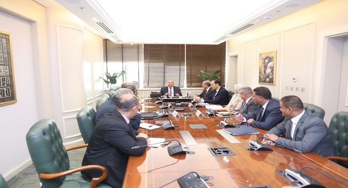 وزير الصناعة والنقل يبحث توطين وتنمية صناعة السيارات والصناعات المغذية لها