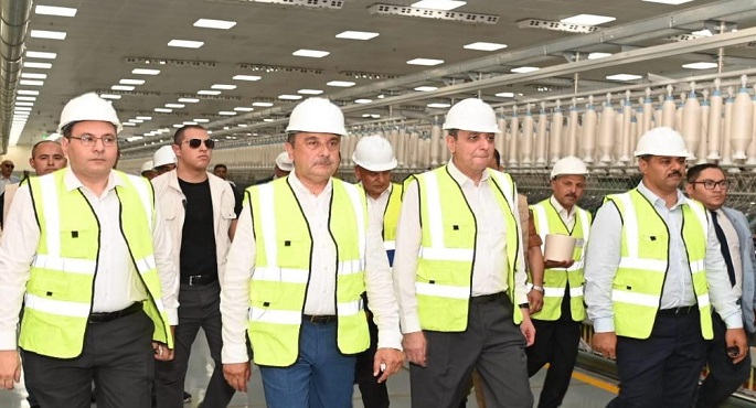 بالصور- في أولى جولاته الميدانية.. وزير قطاع الأعمال العام يتفقد مصانع غزل المحلة