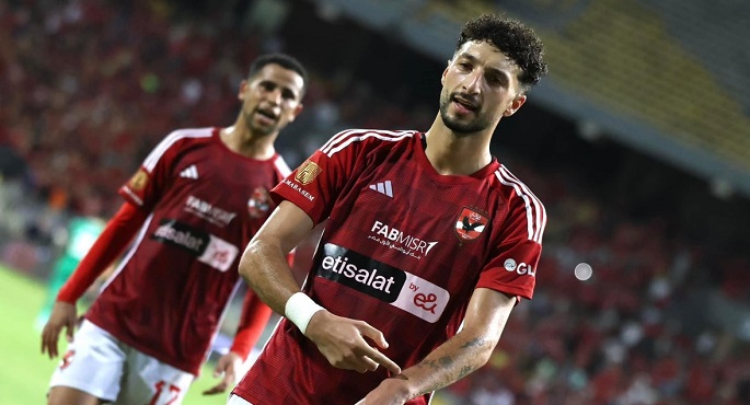 وسام أبو على يقود الأهلي لصدارة الدوري برأسية في شباك المصري