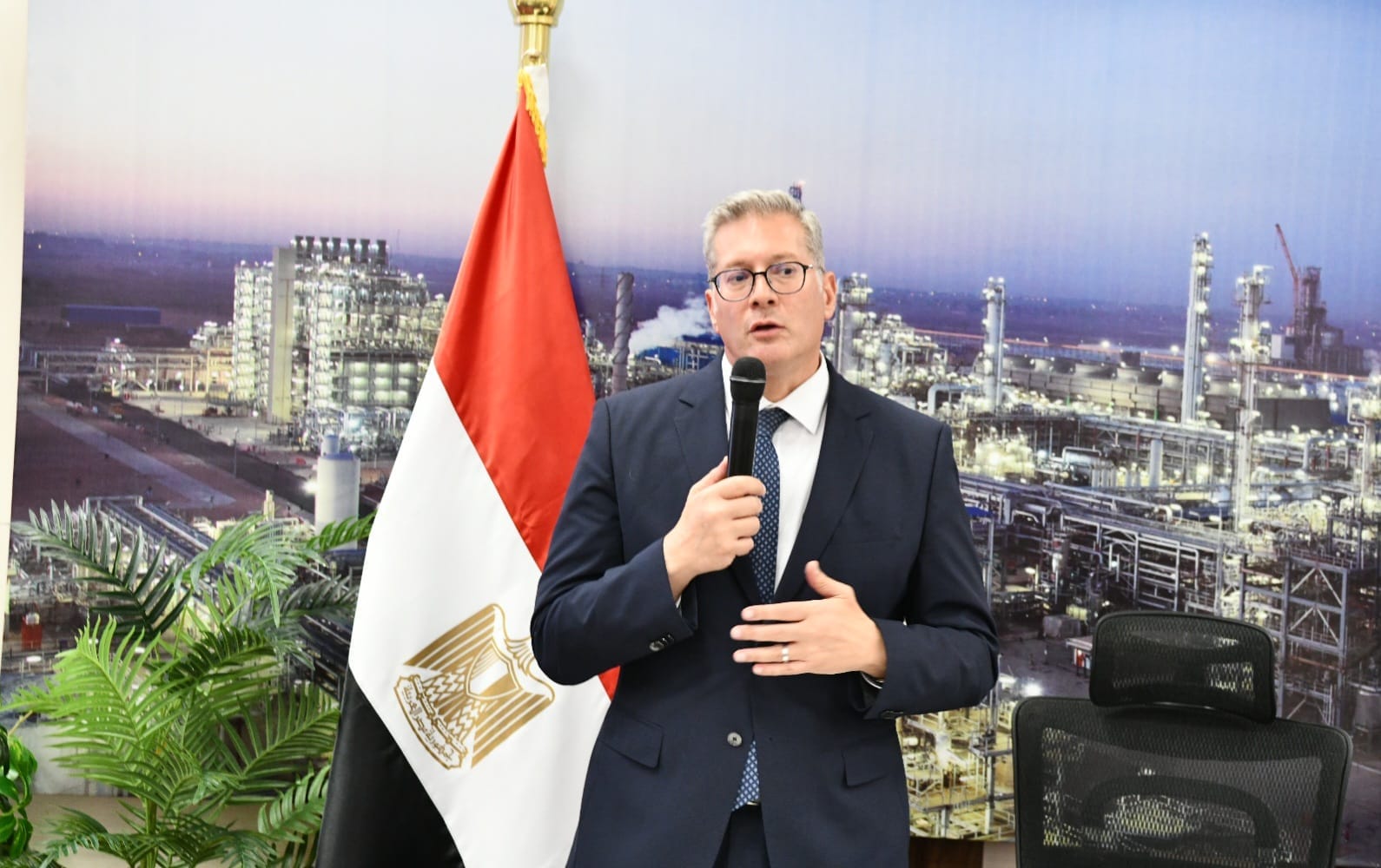بالصور.. وزارة البترول تعلن عن مزايدة عالمية للبحث عن الغاز الطبيعي في 12 منطقة بالبحر المتوسط ودلتا النيل