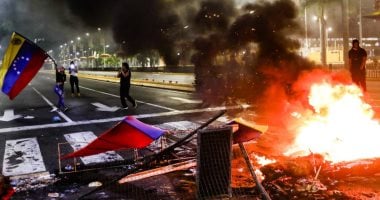 اقتراحات بإجراء انتخابات جديدة فى فنزويلا.. والمعارضة تطالب بقبول المرحلة الانتقالية