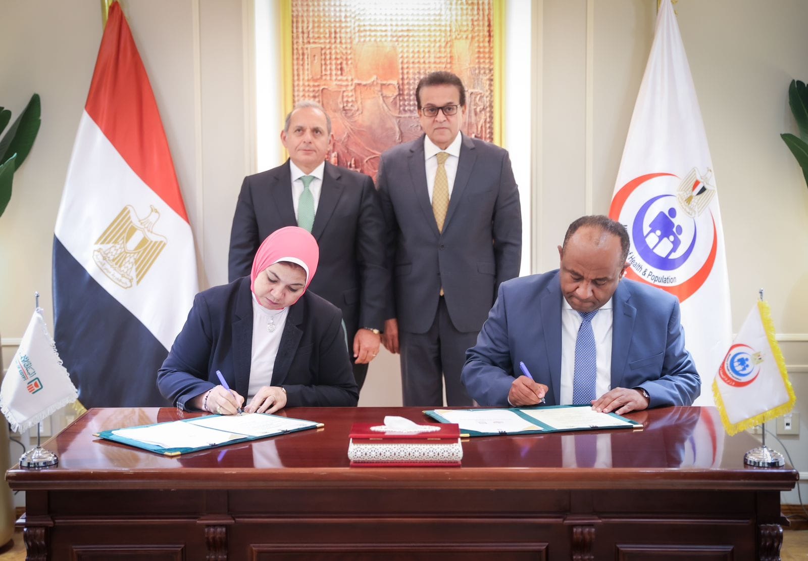 بالصور.. وزير الصحة يشهد توقيع بروتوكول تعاون مع البنك الأهلي لدعم منظومتي الرعايات المركزة والغسيل الكلوي