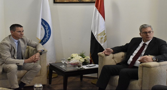 وزير البترول يبحث مع “كابريكون” للطاقة زيادة الإنتاج بالصحراء الغربية