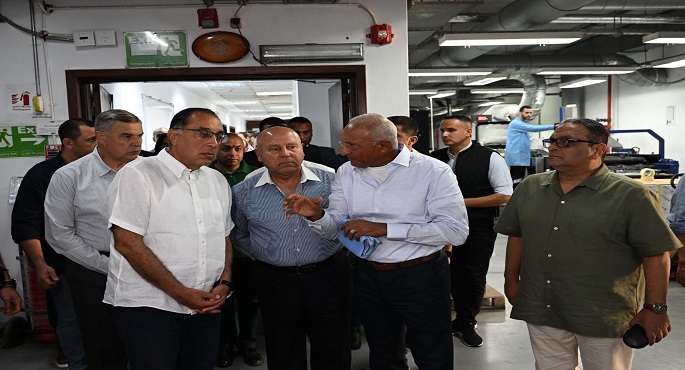 بالصور.. في مستهل جولته بمحافظة الإسكندرية : رئيس الوزراء يزور مصانع الشركة المصرية الألمانية لصناعة البورسلين