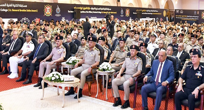 بالصور.. وزير الدفاع والإنتاج الحربي يشهد اليوم العلمي للكلية الفنية العسكرية
