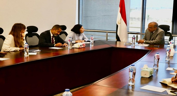 بالصور .. وزير الكهرباء والطاقة المتجددة يبحث مع وفد بنك إعادة الإعمار والتنمية الأوروبي التعاون المشترك