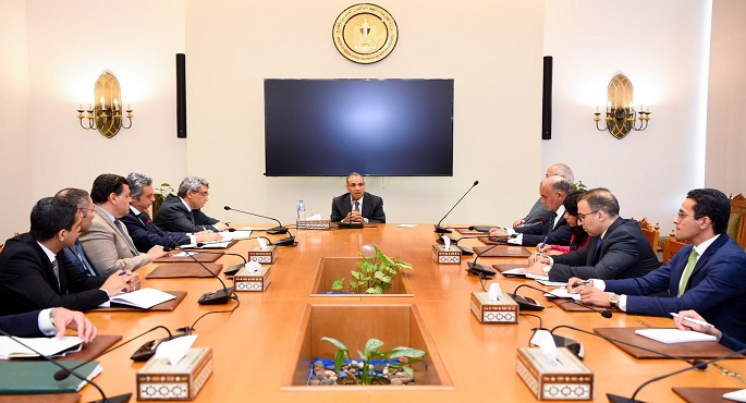 بالصور .. وزير الخارجية يجتمع بقيادات وأعضاء قطاع الشئون العربية