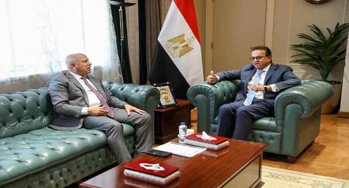 وزيرا الصحة والصناعة يبحثان تعظيم الاستثمارات في مجال توطين صناعة الأدوية والمستلزمات الطبية