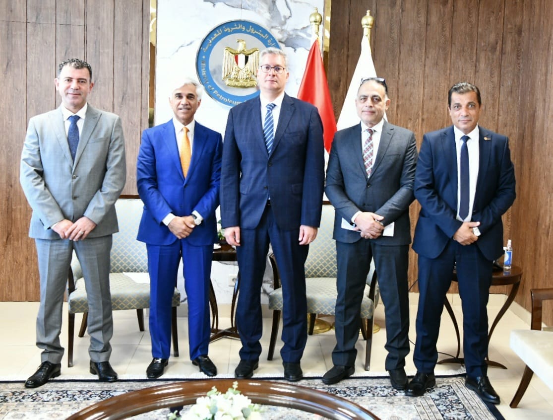 وزير البترول يبحث مع شركة “أبيك” تصنيع مواسير الكربون أستيل