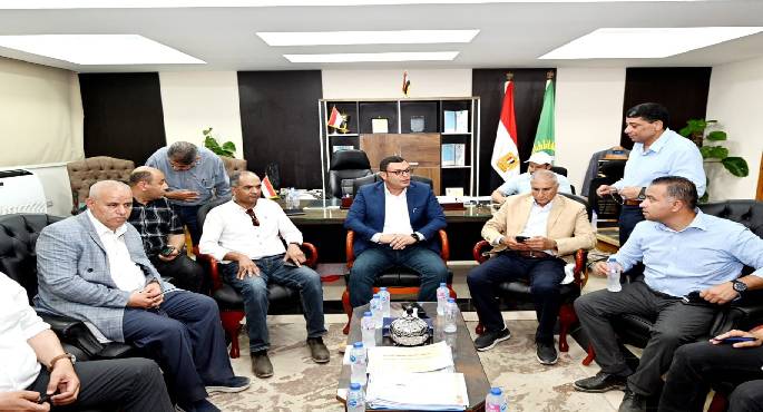 وزير الإسكان يوجه بوضع خطة لإنهاء ملفات تقنين الأراضي المضافة لمدينة لشروق