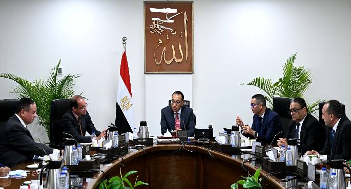 مدبولي يوجه بتشكيل لجنة لمراجعة موقف السيارات التي دخلت البلاد لـ “ذوى الهمم” واستفاد بها غيرهم
