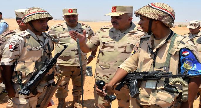 رئيس أركان حرب القوات المسلحة يتفقد مرحلة تدريبية لمشروع تكتيكي بنطاق الجيش الثالث