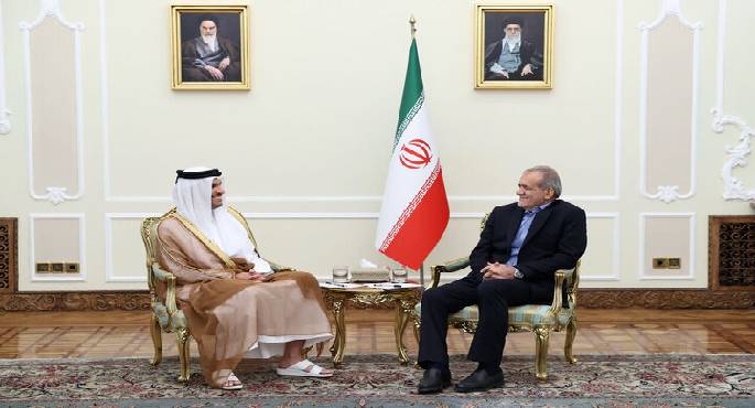 الرئيس الإيراني يستقبل رئيس الوزراء وزير الخارجية القطري