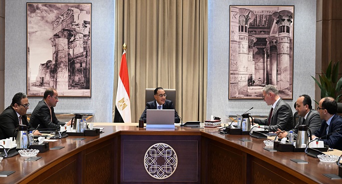 بالصور.. رئيس الوزراء يستعرض الفرص الاستثمارية المتاحة بقطاعات البترول والغاز والتعدين