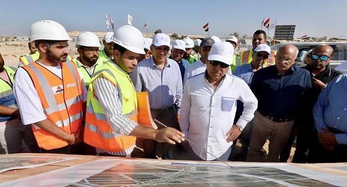 بالصور.. وزير النقل يتفقد مواقع العمل بمشروع القطار الكهربائي السريع من العلمين حتى وادي النطرون
