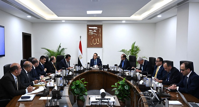 بالصور.. رئيس الوزراء يتابع جهود توفير الأدوية والمستلزمات الطبية ومشكلة النواقص في سوق الدواء