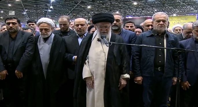 الإيرانيون يشيعون جنازة إسماعيل هنية.. وخامنئي يؤم الصلاة