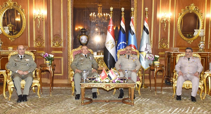 بالفيديو الصور.. رئيس الأركان يلتقي رئيس أركان جيش البر بالجمهورية التونسية