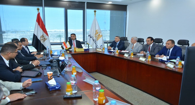 بالصور.. وزير التموين يجتمع مع ممثلي الشركة المنفذة لمشروع تكويد الذهب بالليزر