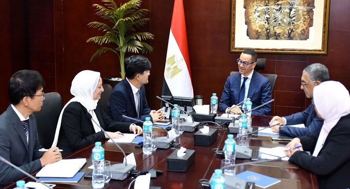 بالصور.. وزير الاستثمار والتجارة الخارجية يلتقى وفد شركة سامسونج للإلكترونيات ببني سويف