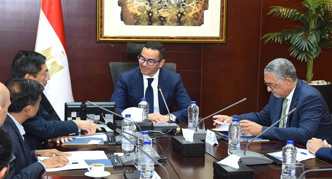 بالصور.. وزير الاستثمار والتجارة الخارجية يستقبل سفير سنغافورة بالقاهرة لبحث أوجه التعاون الاقتصادي