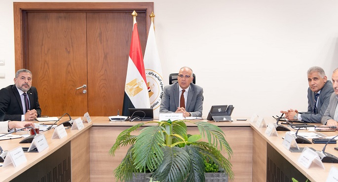 بالصور.. وزير الرى يتابع إجراءات تقييم أداء أجهزة وزارة الموارد المائية والرى
