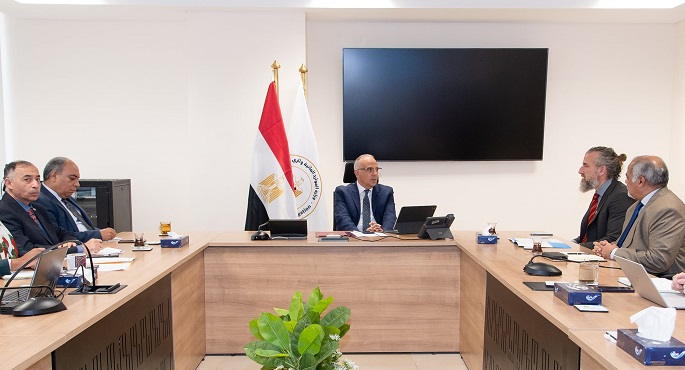 بالصور.. وزير الري يبحث مع ممثل “يونيسيف” بمصر التعاون في مجال التوعية المجتمعية بقضايا المياه