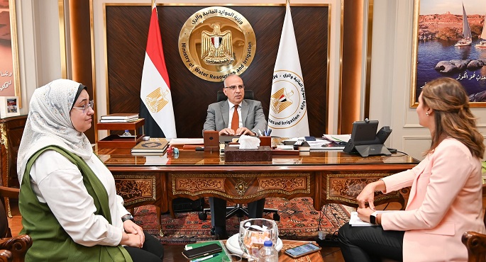 بالصور.. وزير الري يبحث مع عدد من النواب المطالب الجماهيرية بدوائرهم