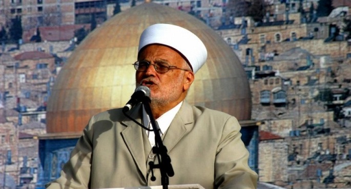 الاحتلال الإسرائيلي يعتقل خطيب المسجد الأقصى الشيخ عكرمة صبري بعد نعيه هنية