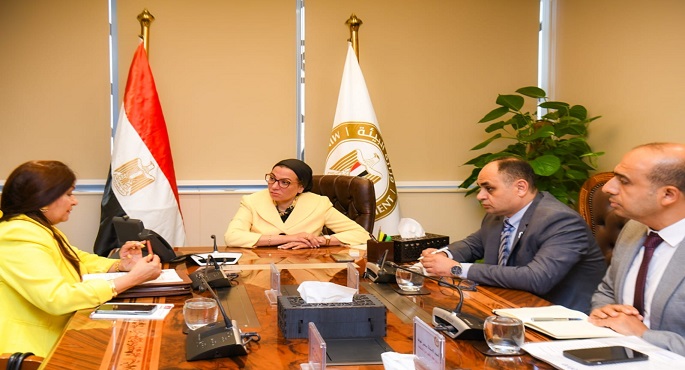 وزيرة البيئة تلتقي عددا من أعضاء مجلس النواب وتبحث معهم حل المشاكل البيئية داخل دوائرهم