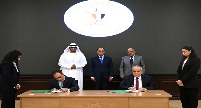بالصور ..رئيس الوزراء يشهد توقيع اتفاقيتي مشروع إنشاء محطة إنتاج الكهرباء من طاقة الرياح بخليج السويس بقدرة 200 ميجاوات