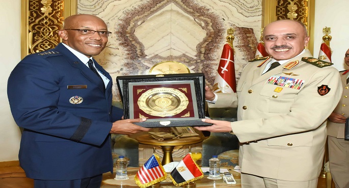 بالصور.. رئيس الأركان يبحث مع  رئيس هيئة الأركان المشتركة الأمريكية التطورات الإقليمية ودعم التعاون العسكري