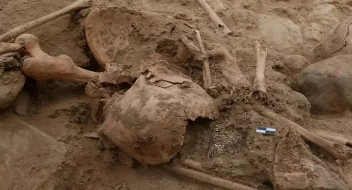 رفات بشري بالبيرو يعود تاريخه إلى 3800 عام