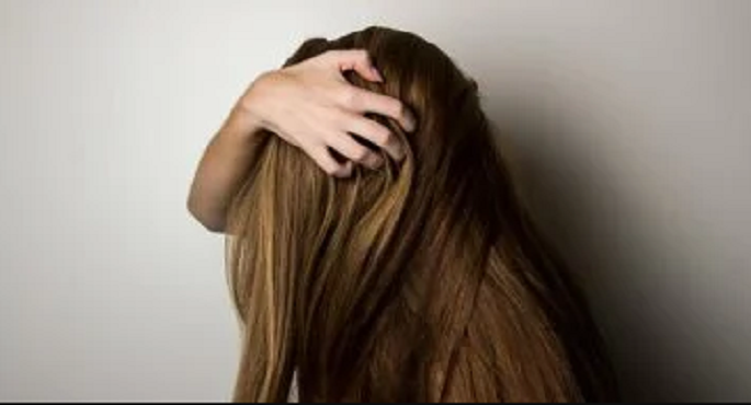3 مكونات طبيعيّة تعتني بالشعر خلال الصيف
