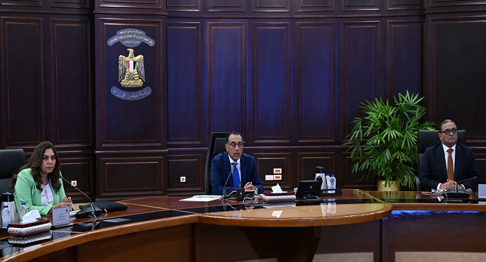 بالصور ..مدبولي: المحافظون مسئولون عن استيداء حق الدولة في الوحدات المُنفذة لساكني المناطق غير الآمنة