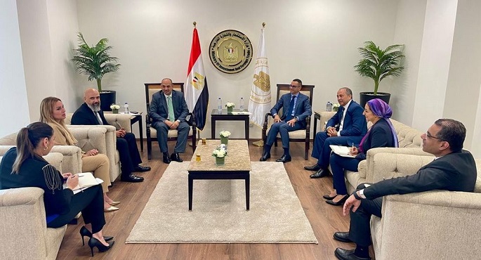 وزير الاستثمار يبحث مع وفد شركة جنرال إليكتريك هيلث كير خططها بالسوق المصري