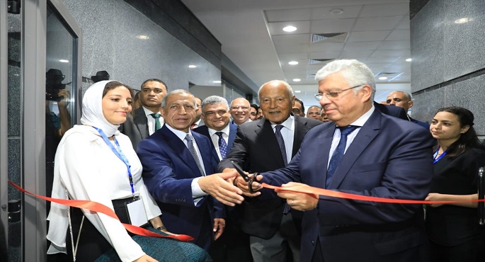 بالصور..وزير التعليم العالي يفتتح منشآت طبية متخصصة بالعلمين الجديدة