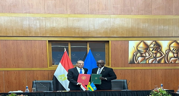 بالصور.. وزير الخارجية يجري مباحثات مع نظيره الرواندي ويوقعان على مذكرة تفاهم في مجال النقل