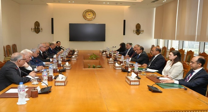 بالصور .. وزير الخارجية يلتقى مع أعضاء المجلس المصري للشئون الخارجية